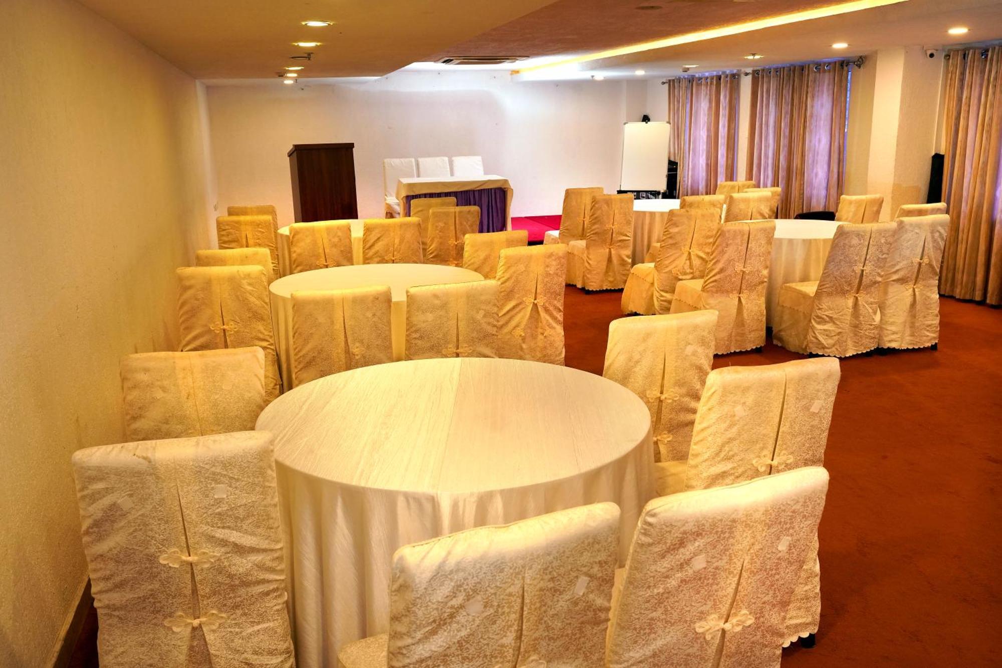 Kga Elite Continental Hotel Tiruvalla Exteriér fotografie