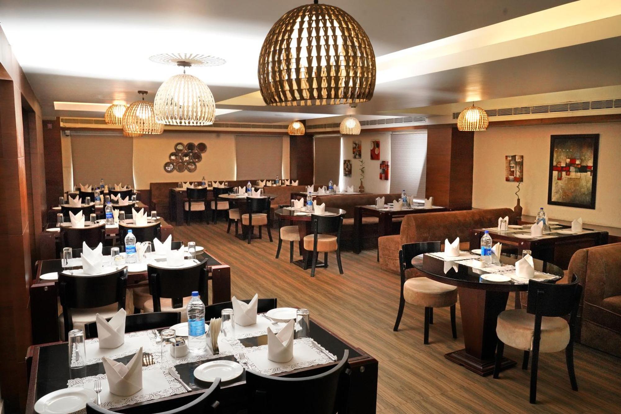 Kga Elite Continental Hotel Tiruvalla Exteriér fotografie