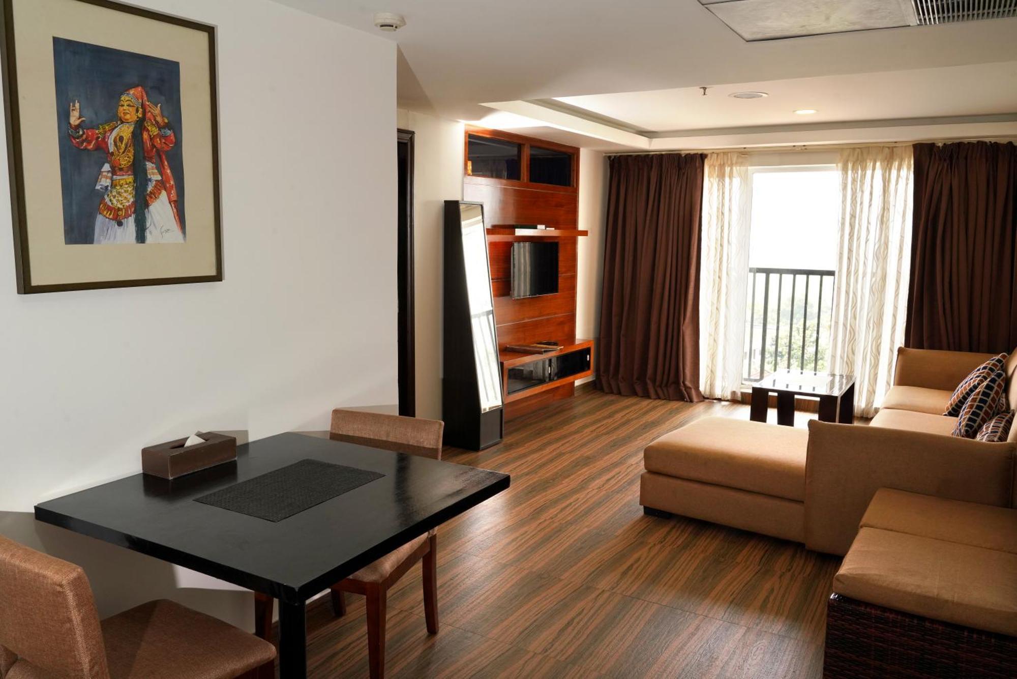 Kga Elite Continental Hotel Tiruvalla Exteriér fotografie