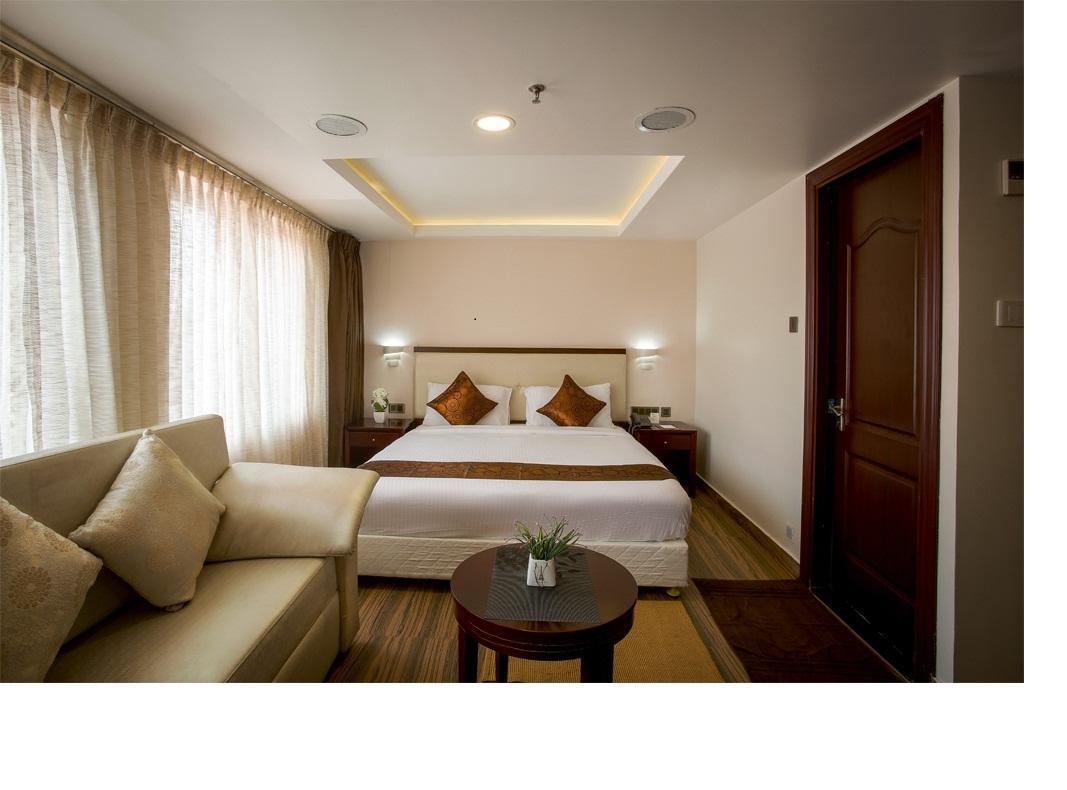 Kga Elite Continental Hotel Tiruvalla Exteriér fotografie