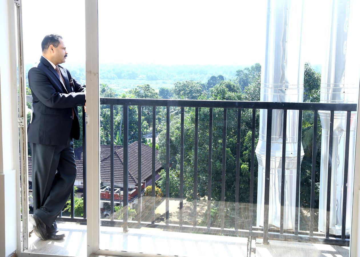 Kga Elite Continental Hotel Tiruvalla Exteriér fotografie