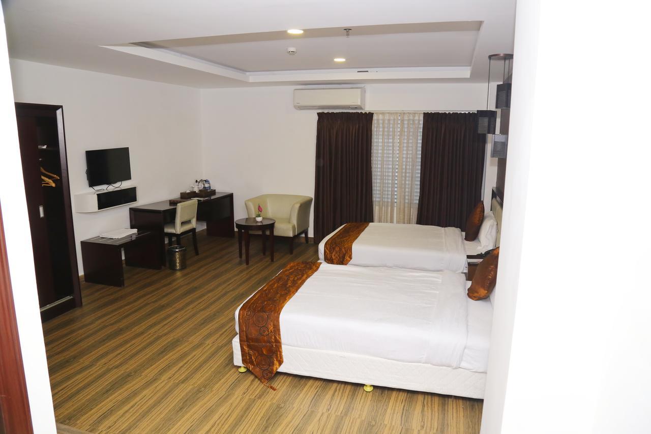 Kga Elite Continental Hotel Tiruvalla Exteriér fotografie