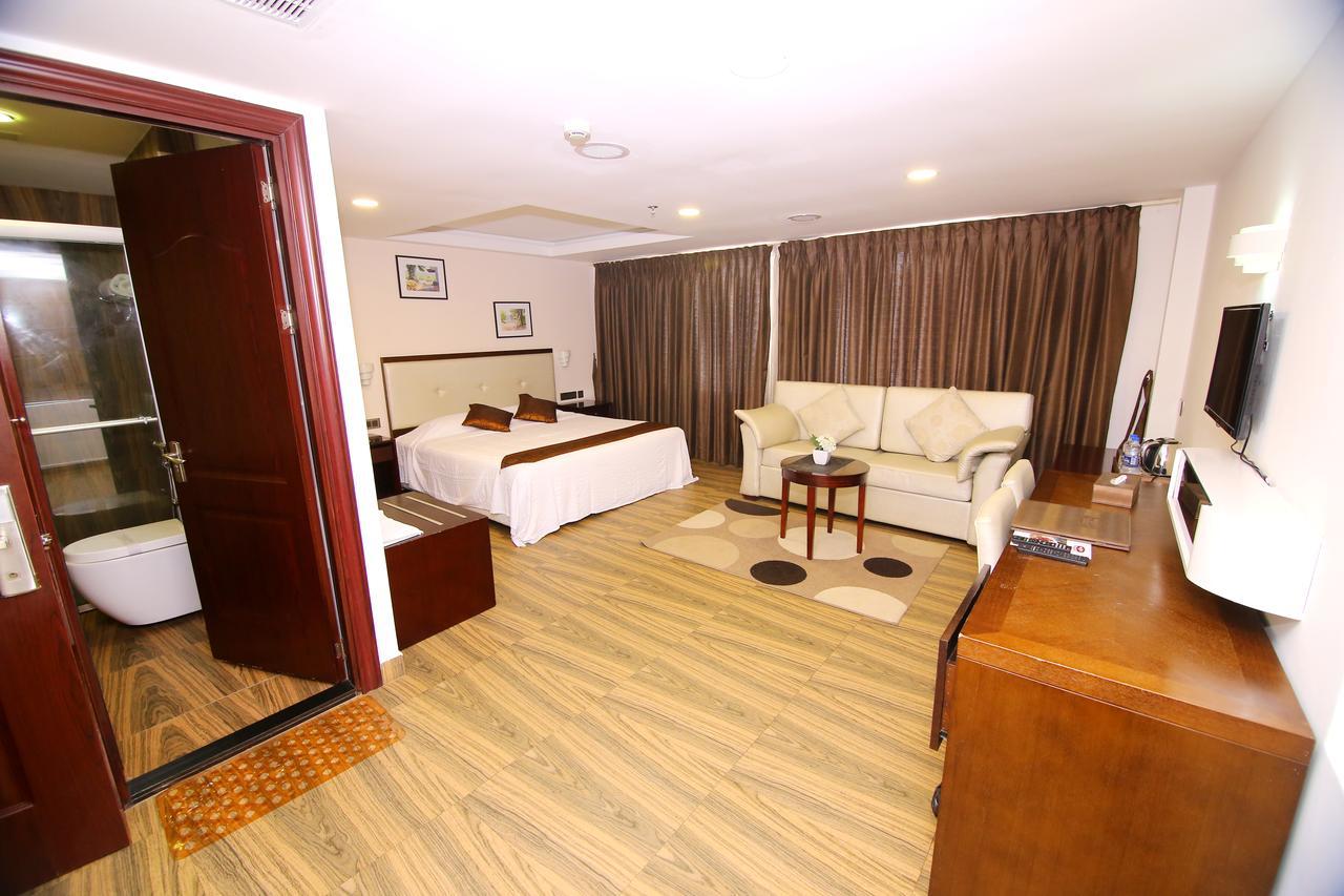 Kga Elite Continental Hotel Tiruvalla Exteriér fotografie