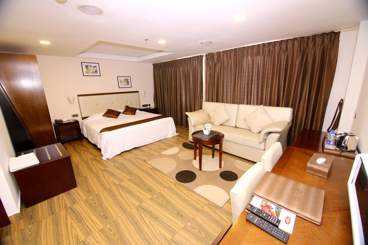 Kga Elite Continental Hotel Tiruvalla Exteriér fotografie