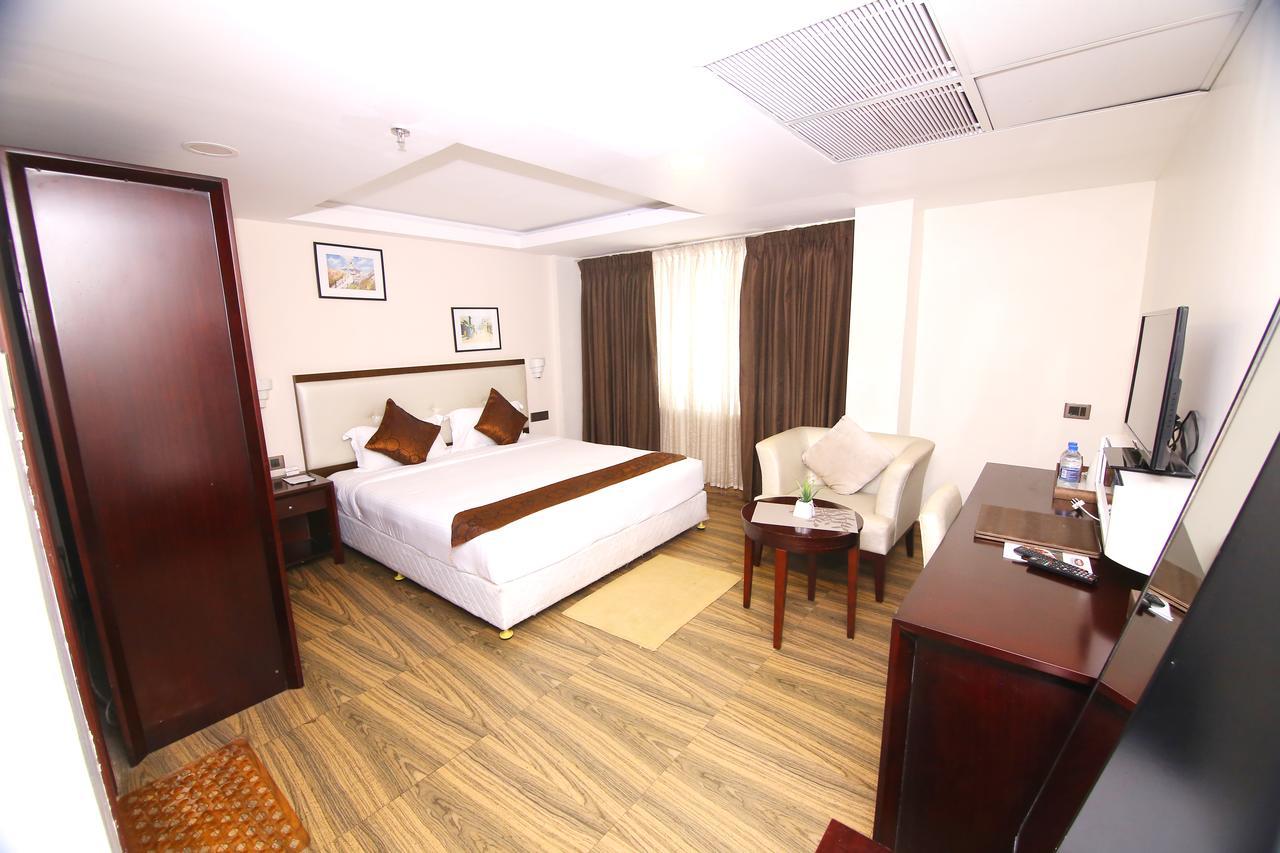 Kga Elite Continental Hotel Tiruvalla Exteriér fotografie
