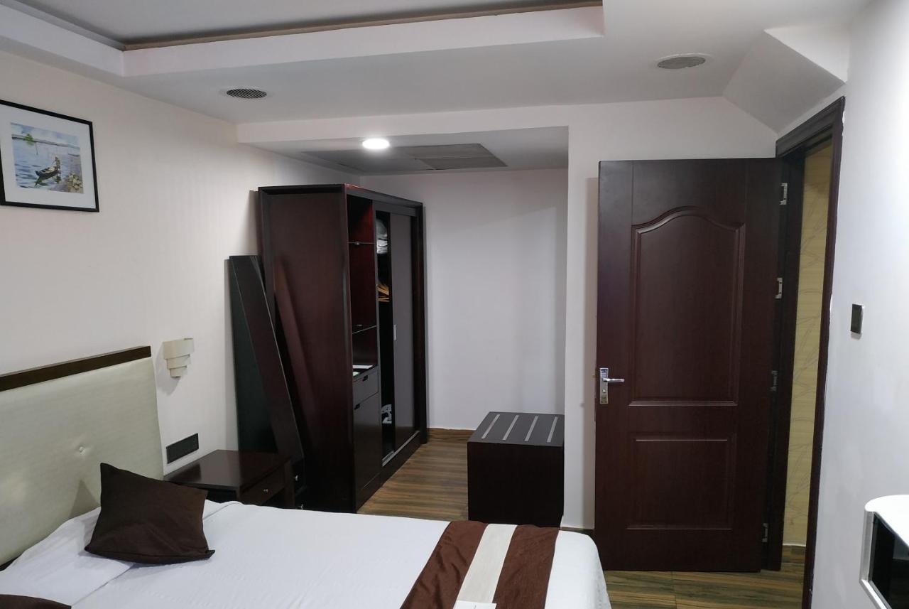 Kga Elite Continental Hotel Tiruvalla Exteriér fotografie